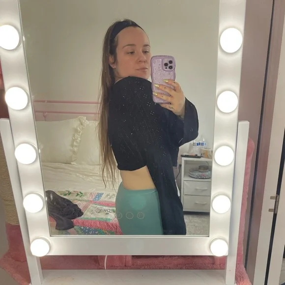 Scoop neck flounce crop tee - Picture 4 of 4